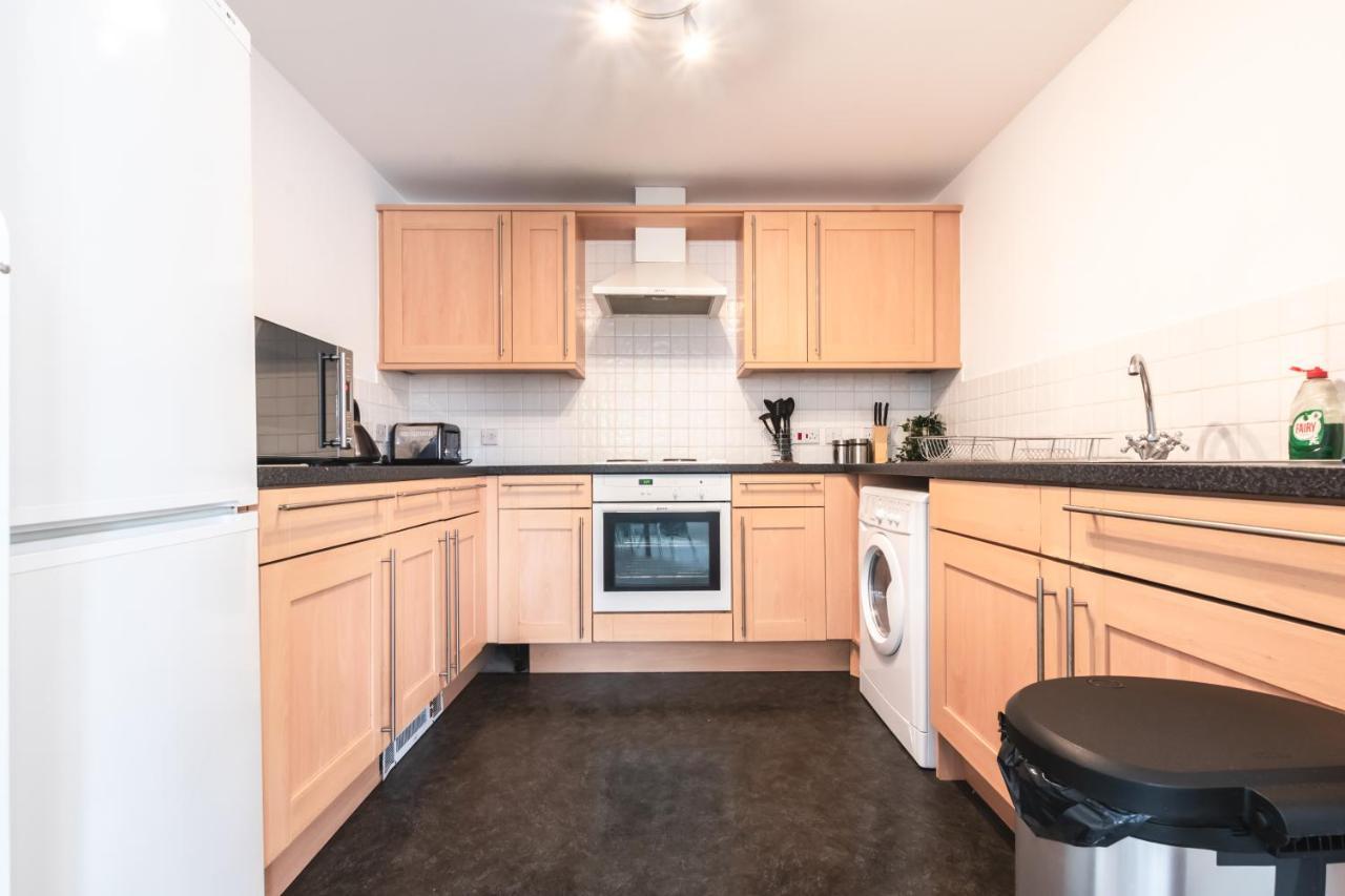 Best Price! Large Spacious 2 Bed Apartment - King Size Or Single Beds, Sofabeds, Smart Tvs, Free Parking Southampton Eksteriør bilde