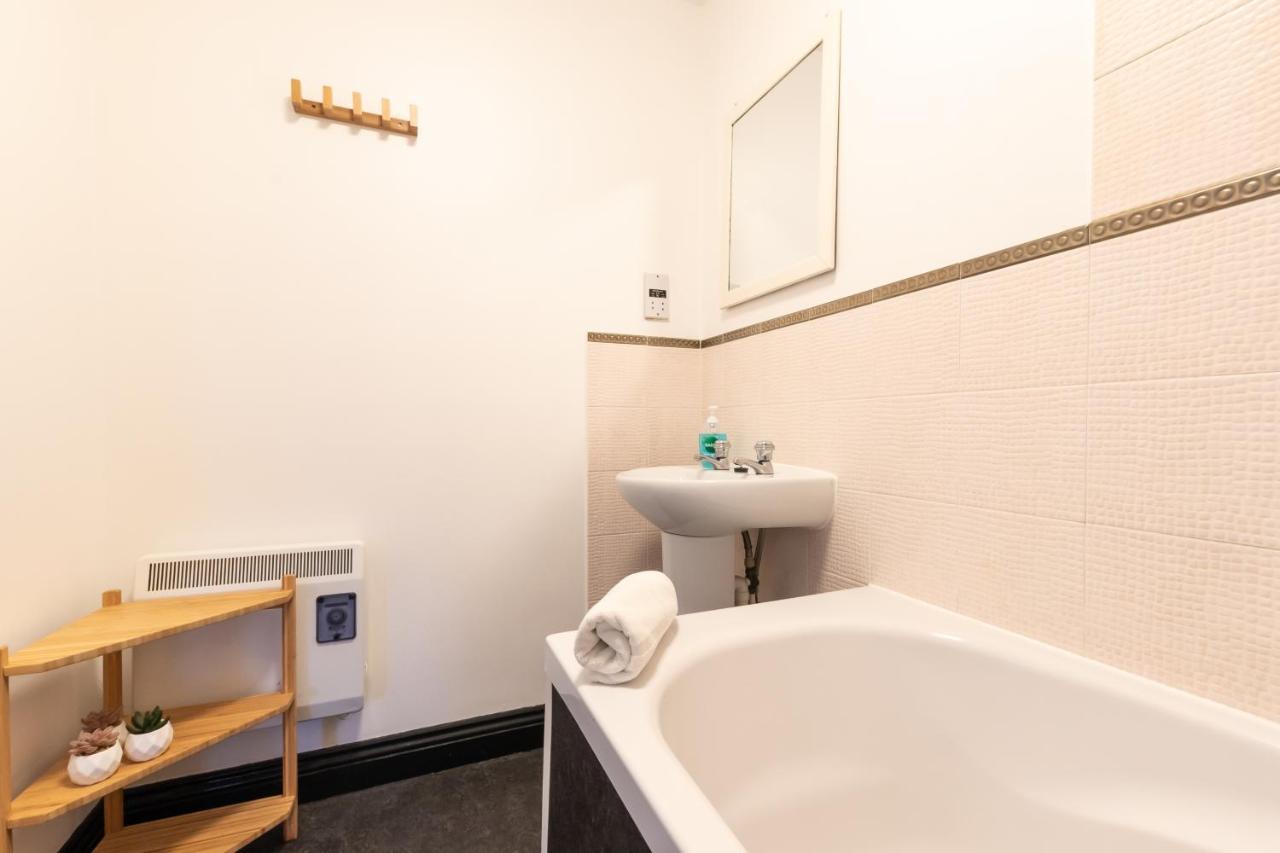 Best Price! Large Spacious 2 Bed Apartment - King Size Or Single Beds, Sofabeds, Smart Tvs, Free Parking Southampton Eksteriør bilde