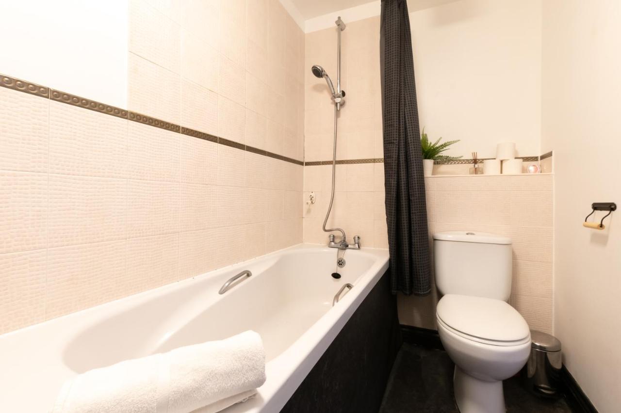 Best Price! Large Spacious 2 Bed Apartment - King Size Or Single Beds, Sofabeds, Smart Tvs, Free Parking Southampton Eksteriør bilde