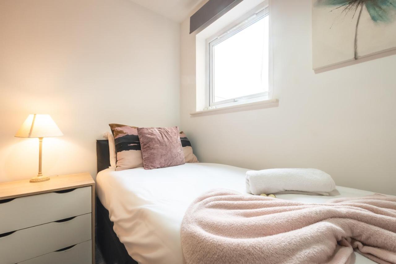 Best Price! Large Spacious 2 Bed Apartment - King Size Or Single Beds, Sofabeds, Smart Tvs, Free Parking Southampton Eksteriør bilde