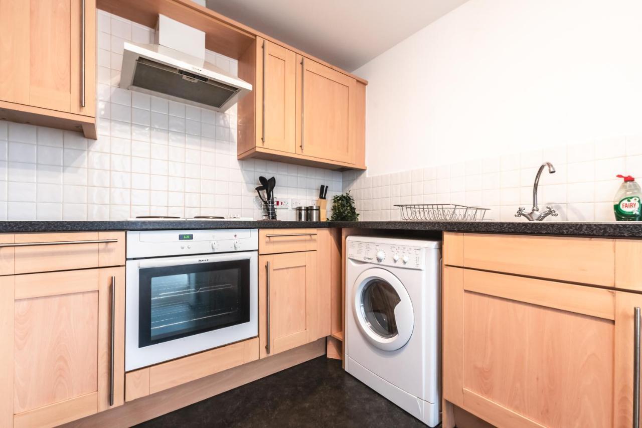 Best Price! Large Spacious 2 Bed Apartment - King Size Or Single Beds, Sofabeds, Smart Tvs, Free Parking Southampton Eksteriør bilde